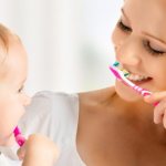 Чистка зубов у ребенка
