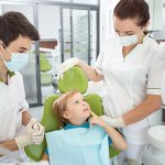 Что делает ассистент стоматолога