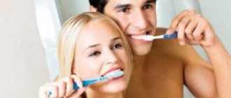 How to brush your teeth correctly - video about using various devices