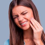 Can a dead tooth hurt?